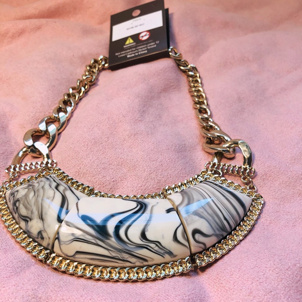 The marbelous necklace